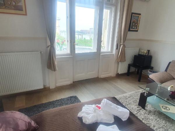 Butterfly Home Danube : photo 9 de la chambre chambre double ou lits jumeaux deluxe - vue sur rivière