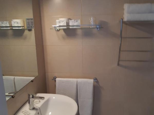 Hotel Condestable : photo 8 de la chambre chambre triple avec terrasse