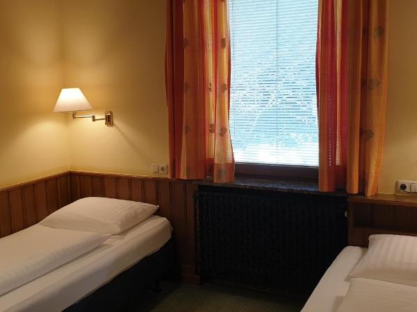 Hotel Hohenstauffen : photo 1 de la chambre chambre lits jumeaux