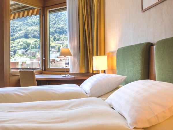 Hotel Delfino Lugano : photo 4 de la chambre chambre double confort avec balcon