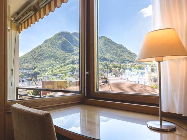 Hotel Delfino Lugano : photo 3 de la chambre chambre double confort avec balcon