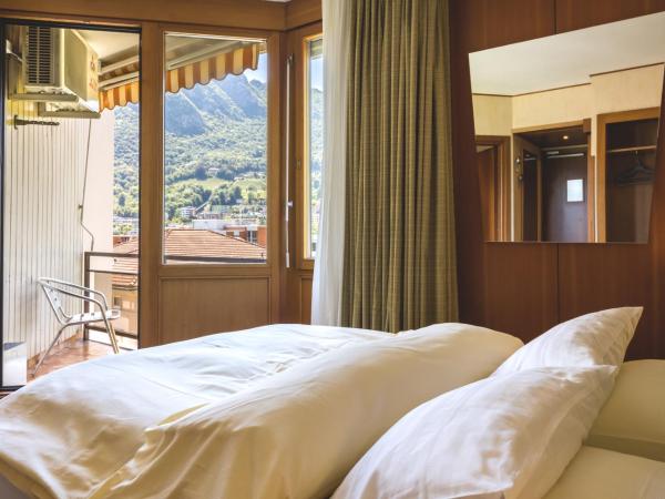Hotel Delfino Lugano : photo 4 de la chambre petite chambre lit queen-size