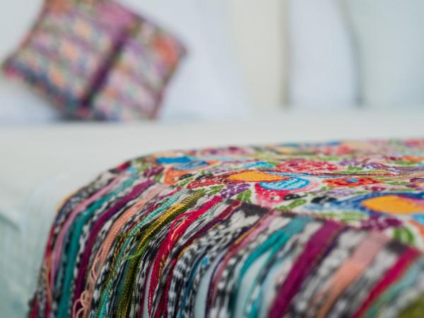 Tres Mentiras Boutique Hotel : photo 2 de la chambre chambre lit king-size avec balcon