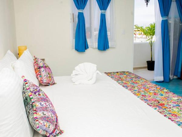 Tres Mentiras Boutique Hotel : photo 10 de la chambre chambre lit king-size avec balcon