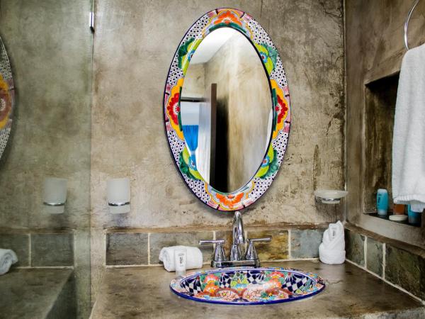 Tres Mentiras Boutique Hotel : photo 9 de la chambre chambre lit king-size avec balcon