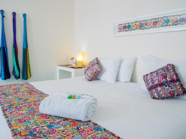 Tres Mentiras Boutique Hotel : photo 3 de la chambre chambre lit king-size avec balcon