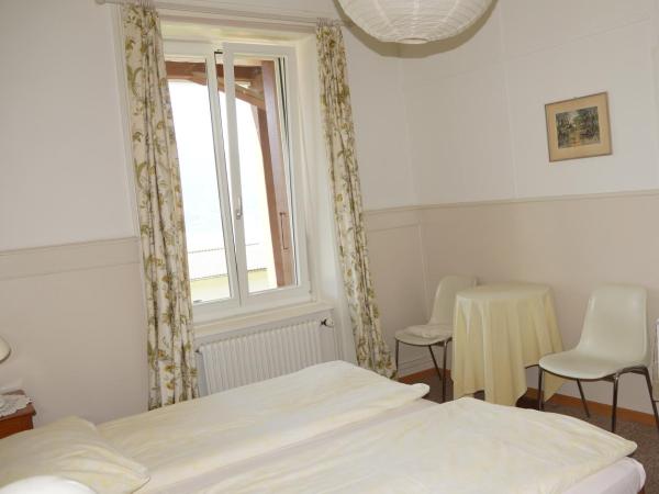 Hotel Beatus : photo 2 de la chambre chambre lits jumeaux avec salle de bains commune - vue sur lac