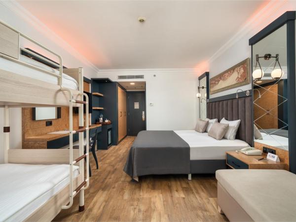 Dobedan Exclusive Hotel & Spa ''Ex Brand Alva Donna Exclusive Hotel & Spa'' : photo 4 de la chambre chambre quadruple