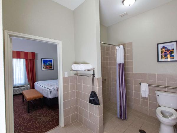 La Quinta by Wyndham Houston East at Normandy : photo 4 de la chambre one-bedroom king suite with roll-in shower - mobility/hearing accessible - non-smoking