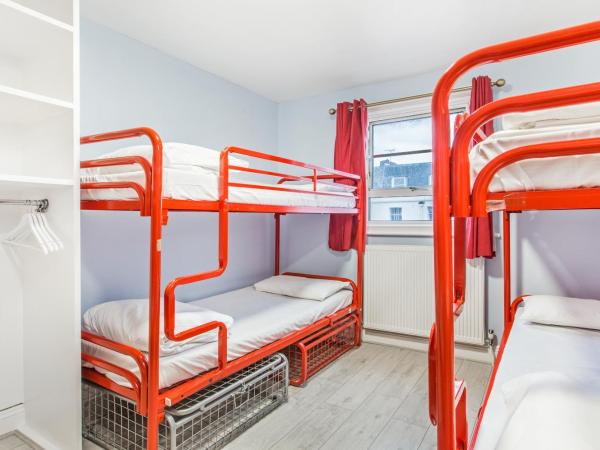 Astor Victoria Hostel : photo 1 de la chambre lit dans dortoir mixte basique de 6 lits avec salle de bains commune