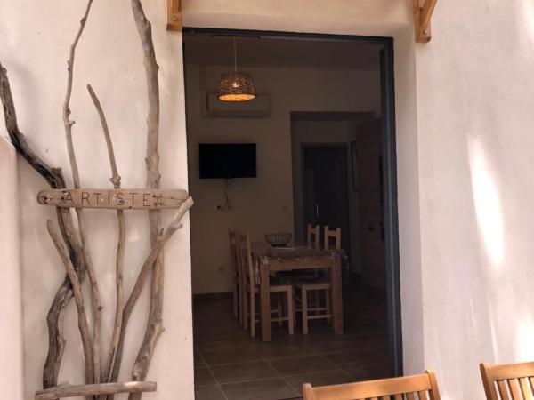 Manade Cavallini - Mas de Pioch : photo 5 de la chambre appartement - vue sur piscine