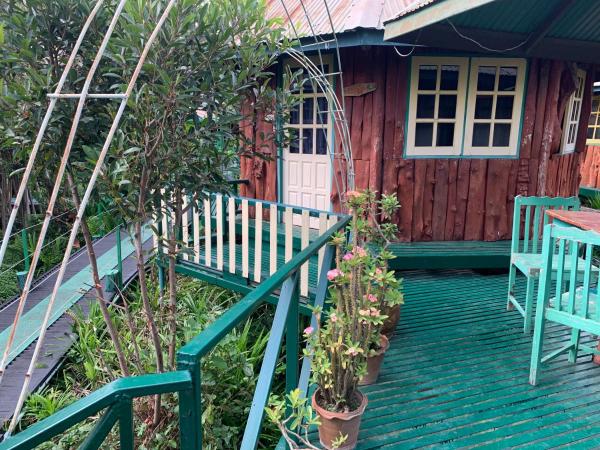 Sam's House Kanchanaburi : photo 2 de la chambre bungalow supérieur avec douche 