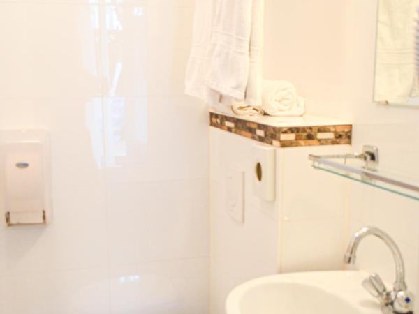 Family Hotel Kooyk : photo 4 de la chambre petite chambre double avec salle de bains privative