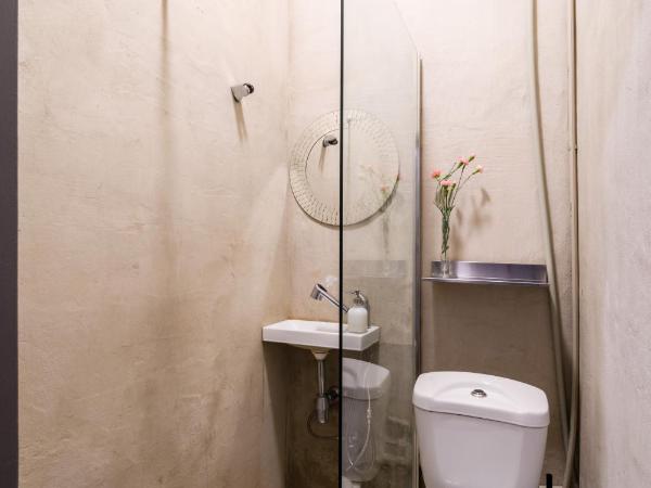 Lull Hostel : photo 4 de la chambre chambre double ou lits jumeaux avec salle de bains privative externe