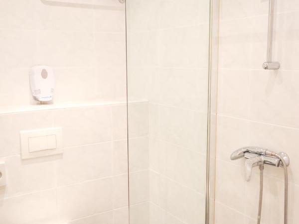 Family Hotel Kooyk : photo 5 de la chambre chambre lits jumeaux ou double supérieure avec salle de bains privative séparée