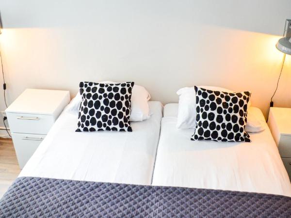 Family Hotel Kooyk : photo 2 de la chambre chambre double ou lits jumeaux supérieure avec salle de bains privative - vue sur canal