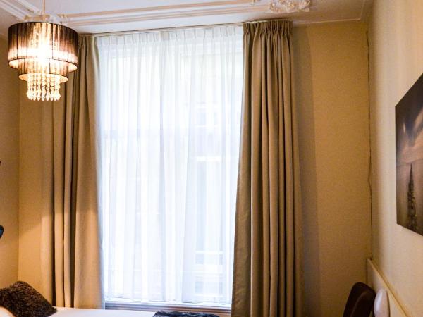 Family Hotel Kooyk : photo 4 de la chambre chambre triple avec salle de bains commune