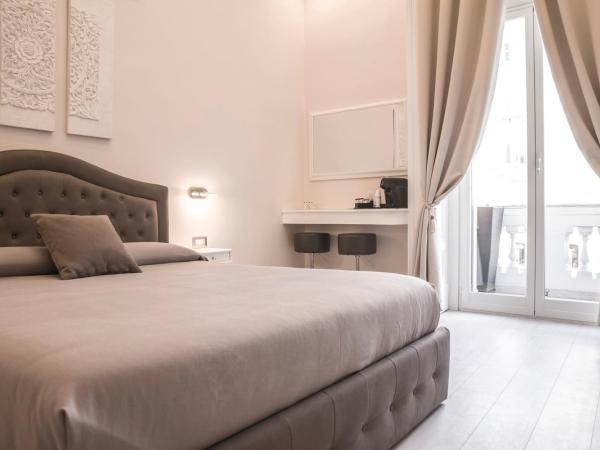 Royal Rooms Luxury Suite : photo 1 de la chambre chambre double deluxe avec balcon