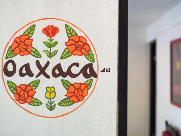 Tres Mentiras Boutique Hotel : photo 2 de la chambre chambre lit king-size avec balcon