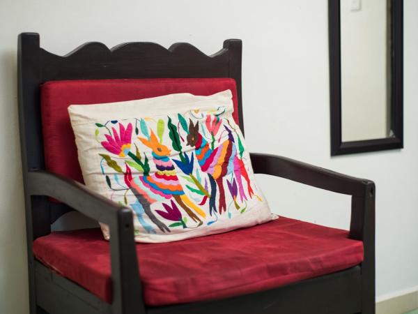 Tres Mentiras Boutique Hotel : photo 6 de la chambre chambre lit king-size avec balcon