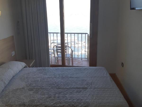 Hotel Condestable : photo 2 de la chambre chambre double avec balcon - vue sur mer