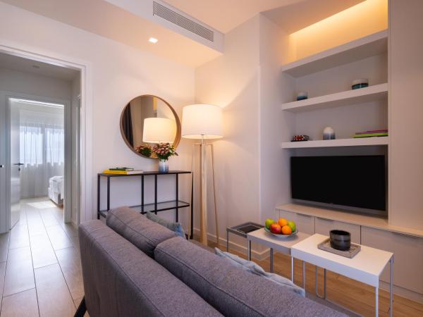 Hestia - Romvis 9 : photo 4 de la chambre appartement familial avec balcon