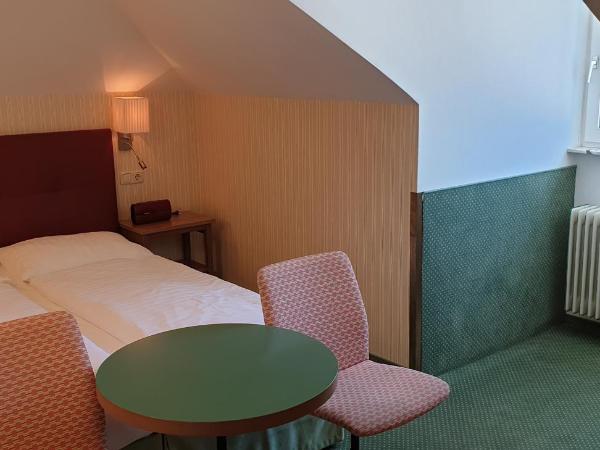 Hotel Hohenstauffen : photo 1 de la chambre chambre triple