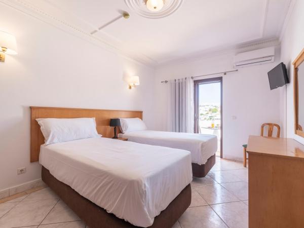 Bertolina Guest House : photo 6 de la chambre chambre double ou lits jumeaux avec balcon