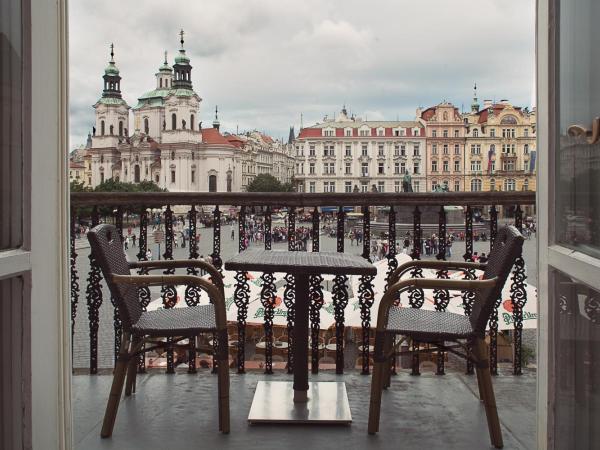 Old Town Square Residence by Emblem : photo 3 de la chambre suite exécutive avec balcon