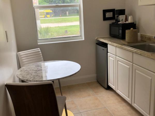 Beach Place Hotel : photo 5 de la chambre chambre double supérieure avec 2 lits doubles et cuisine - parking gratuit