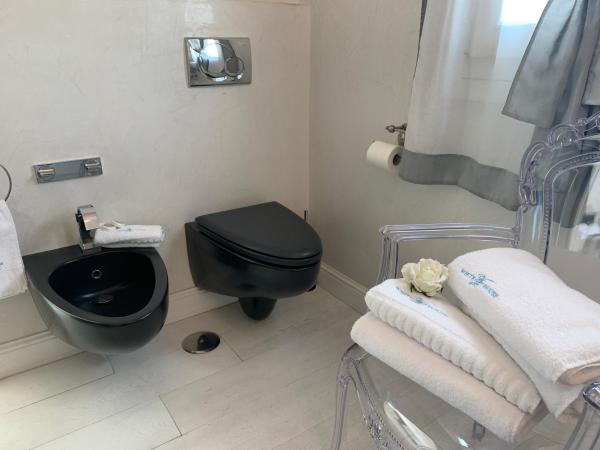 White House Luxury Hospitality : photo 10 de la chambre suite lit king-size - vue sur piscine