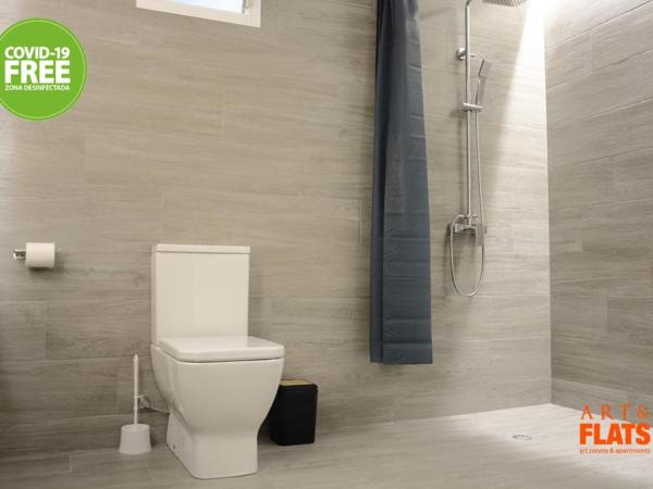 Art&Flats Hostel : photo 3 de la chambre chambre triple avec salle de bains privative