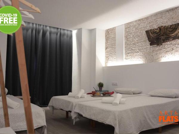 Art&Flats Hostel : photo 5 de la chambre chambre triple avec salle de bains privative