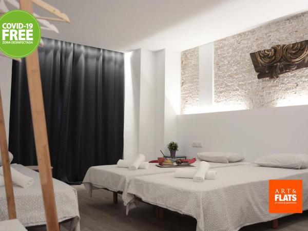 Art&Flats Hostel : photo 9 de la chambre chambre triple avec salle de bains privative