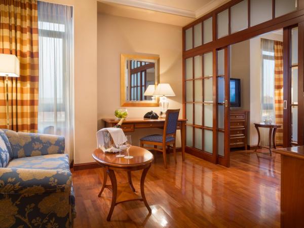 Best Western Premier Hotel Astoria : photo 4 de la chambre suite