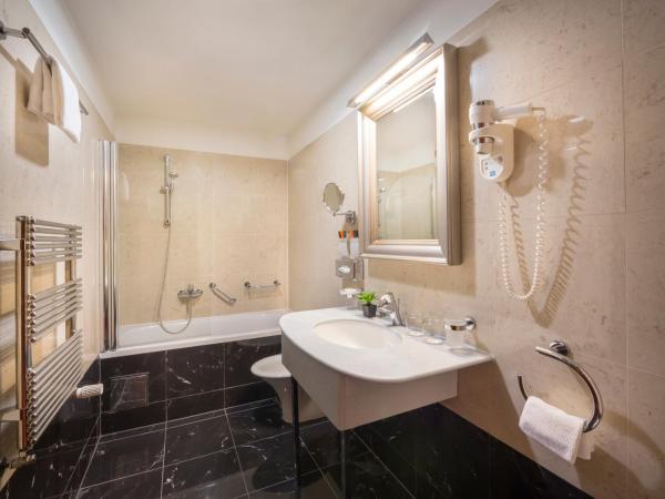 Best Western Premier Hotel Astoria : photo 1 de la chambre suite