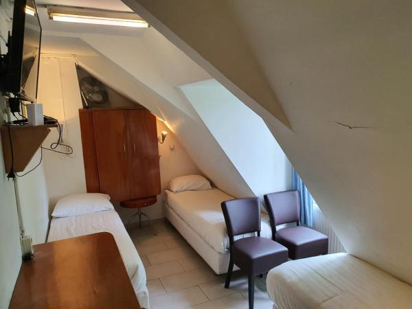 Hotel Schroder : photo 2 de la chambre chambre triple avec salle de bains commune