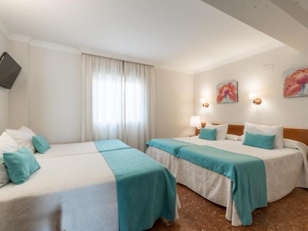 Hotel Romerito : photo 6 de la chambre chambre quadruple