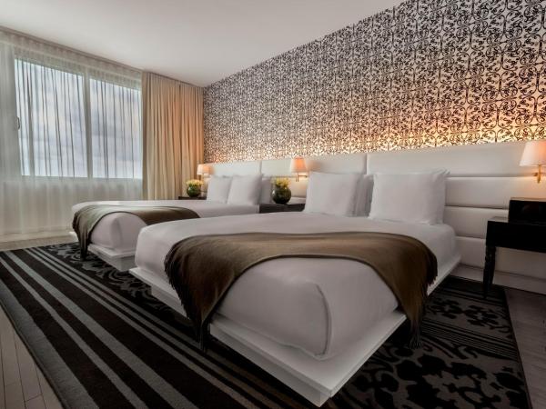 Mondrian South Beach : photo 1 de la chambre suite studio avec lit double et balcon - vue sur baie