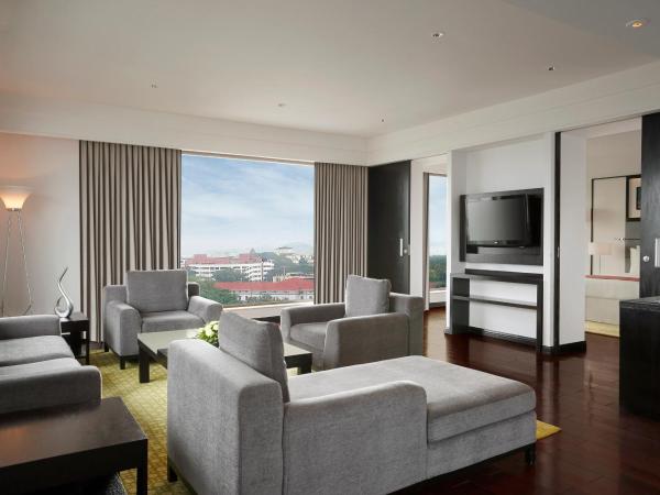 Crowne Plaza Pune City Centre, an IHG Hotel : photo 4 de la chambre king suite with stocked minibar - non-smoking