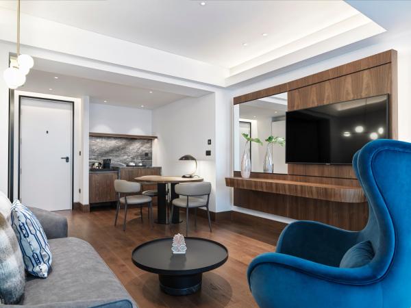 Athens Capital Center Hotel - MGallery Collection : photo 8 de la chambre suite lit king-size exécutive