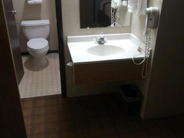 Super 8 by Wyndham Albuquerque West/Coors Blvd : photo 2 de la chambre chambre 2 lits queen-size - non-fumeurs