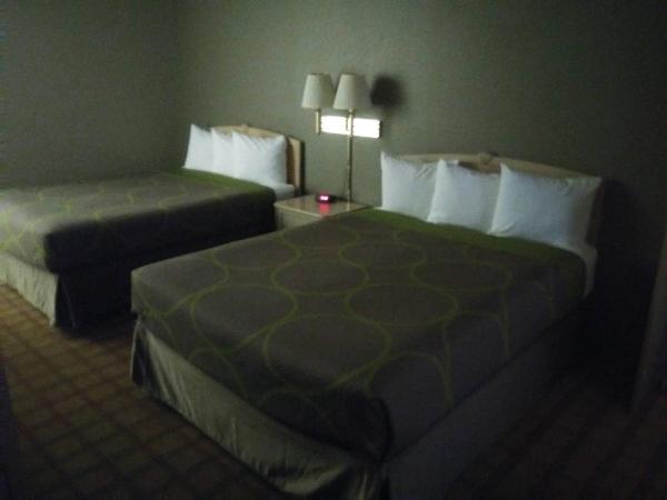Super 8 by Wyndham Albuquerque West/Coors Blvd : photo 2 de la chambre chambre deluxe avec 2 lits queen-size - non-fumeurs