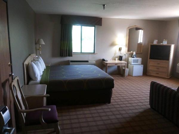 Super 8 by Wyndham Albuquerque West/Coors Blvd : photo 1 de la chambre chambre lit king-size - non-fumeurs