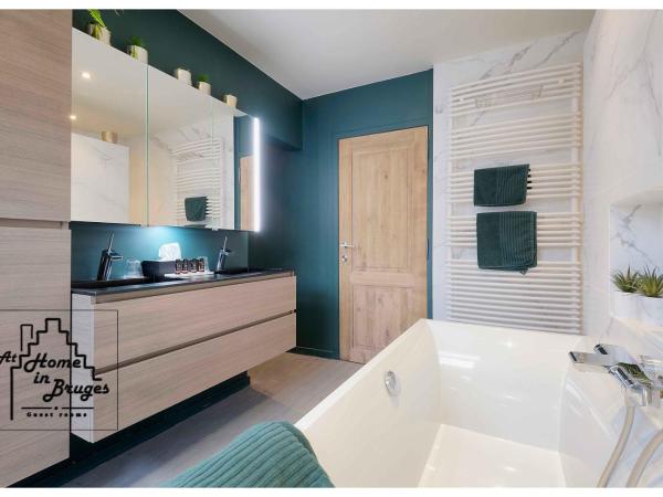 at Home in Bruges : photo 5 de la chambre suite deluxe avec lit king-size