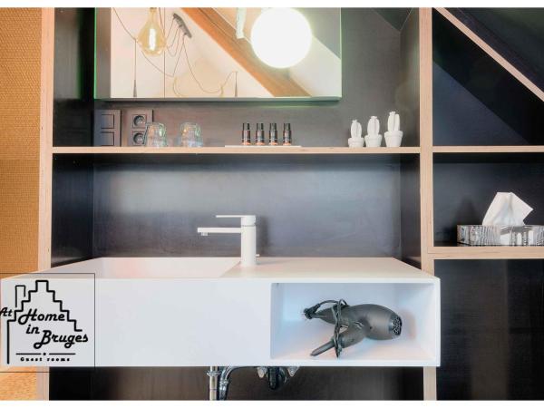 at Home in Bruges : photo 8 de la chambre studio lit queen-size de luxe