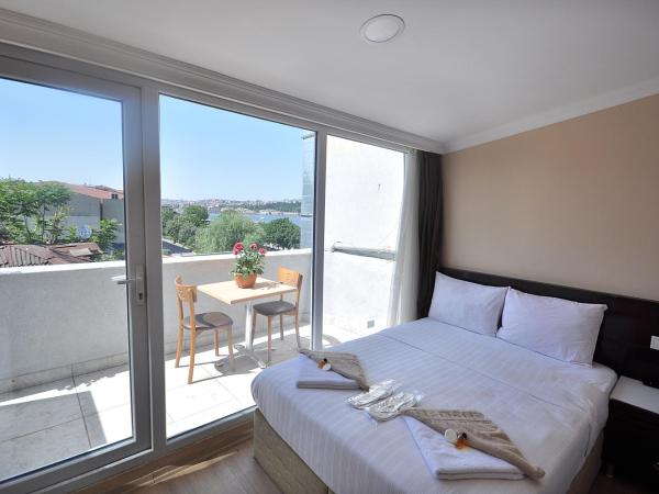 Hotel Baykal : photo 2 de la chambre chambre triple avec balcon