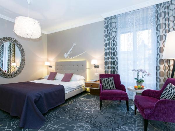 Hotel Schweizerhof Luzern : photo 5 de la chambre chambre double style - vue sur ville