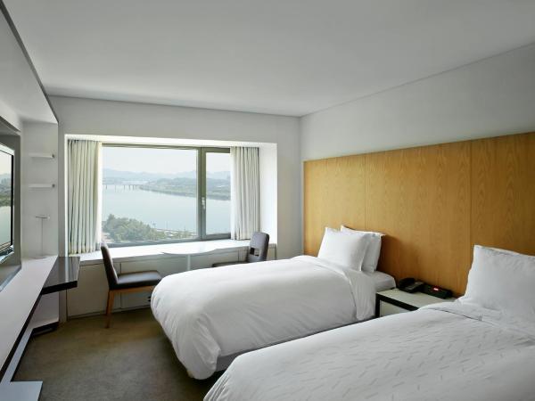 Grand Walkerhill Seoul : photo 2 de la chambre chambre lits jumeaux de luxe avec vue sur la rivière
