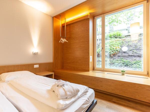 Hotel by Hyve Basel : photo 3 de la chambre double room with shared bathroom